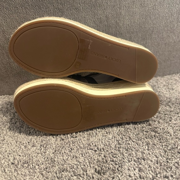 Lucky Brand Women’s Black Leather Wedge Sandal Size 6 - Picture 6 of 8